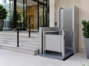 Platforme verticale pentru persoane cu dizabilitati