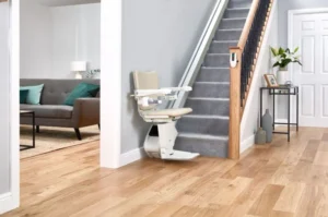 Scaune electrice pentru urcat trepte curbe