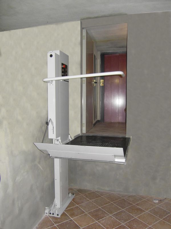 Montaj platforma verticala DomoSTEP 100A pentru accesibilizare cladire